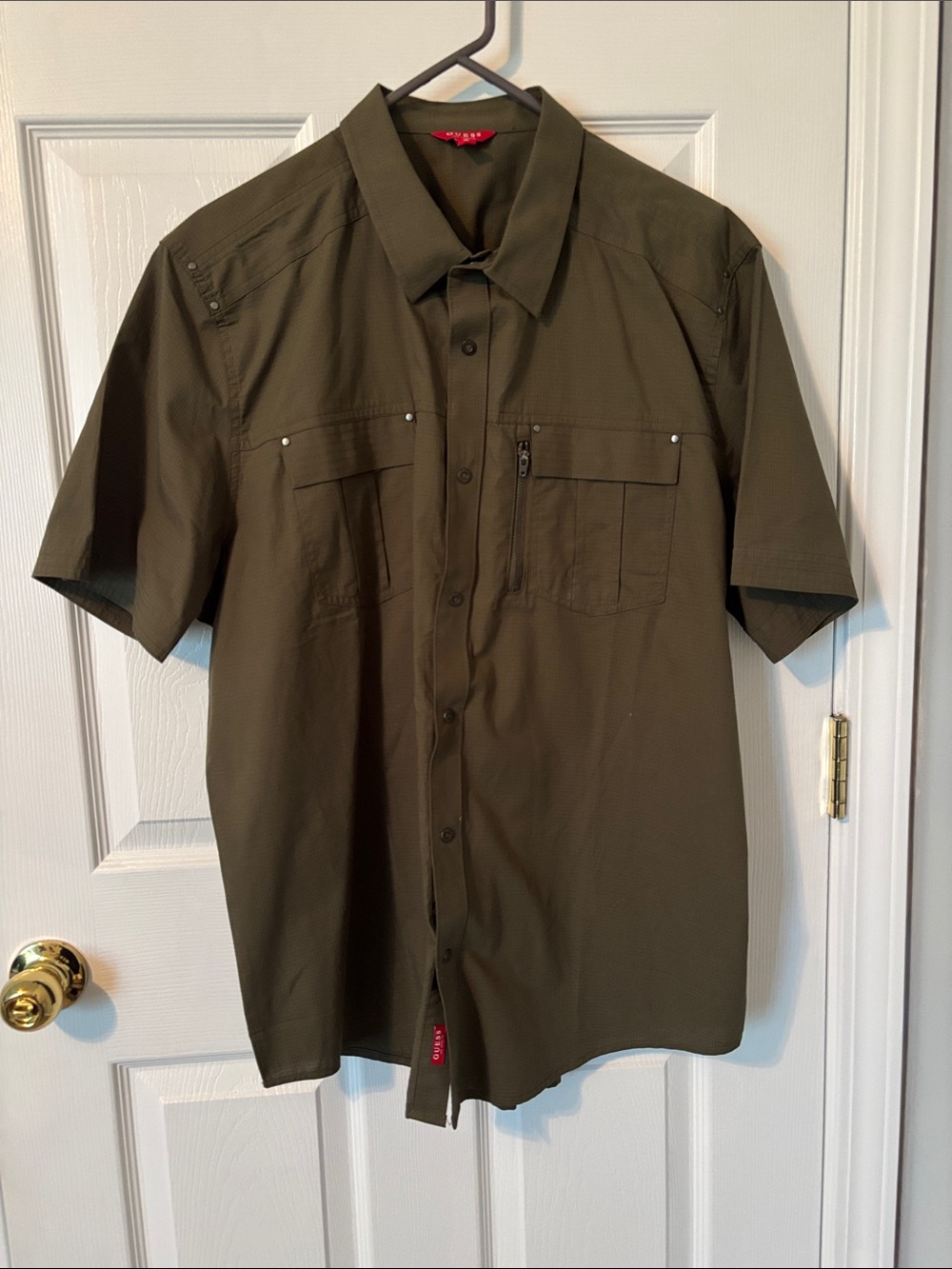 Guess Men's Olive Short-Sleeve Button-Up Shirt